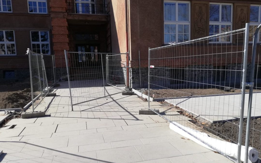 Revitalizace areálu Gymnázia města Kolín 2. etapa – obnova parteru